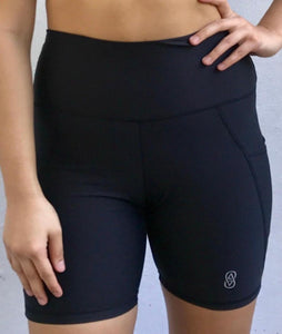 activewear shorts pockets